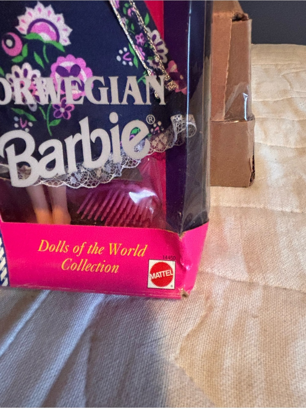 Vintage 1995 Norwegian Barbie Dolls of the World in Box Mattel Collector Edition - Picture 2 of 4